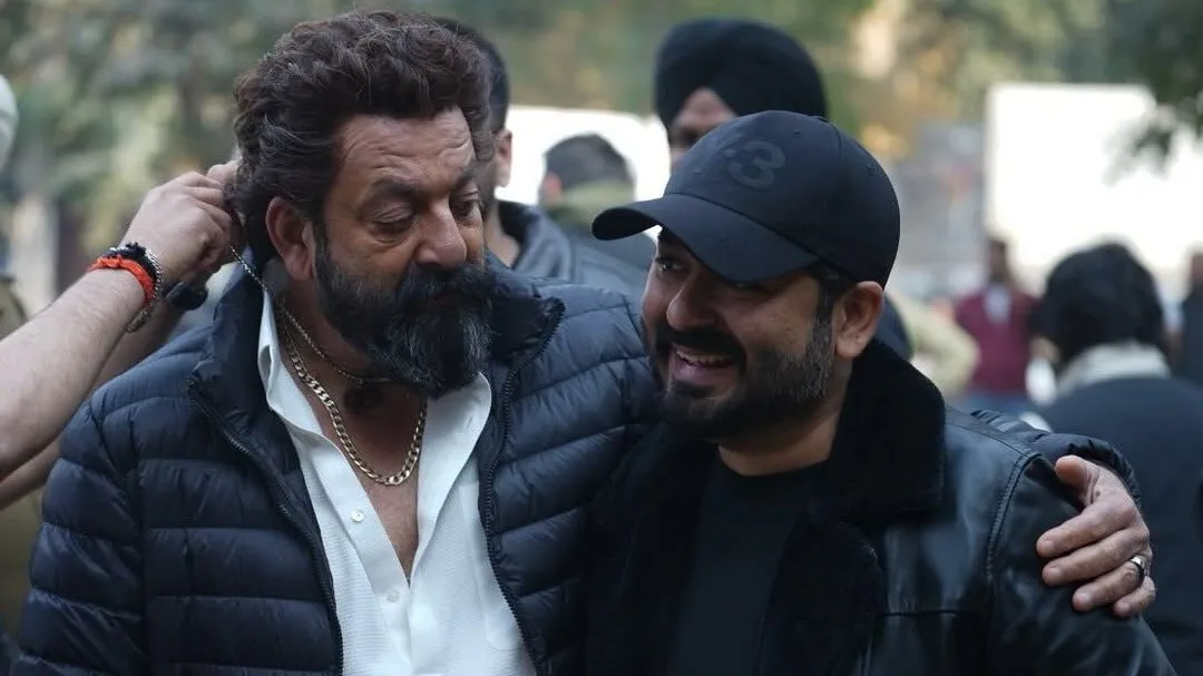 धुरंधर के निर्देशक आदित्य धर ने संजय दत्त को जन्मदिन पर कहा: आप ऑन-स्क्रीन  और ऑफ-स्क्रीन एक आग हैं - इंडिया टुडे