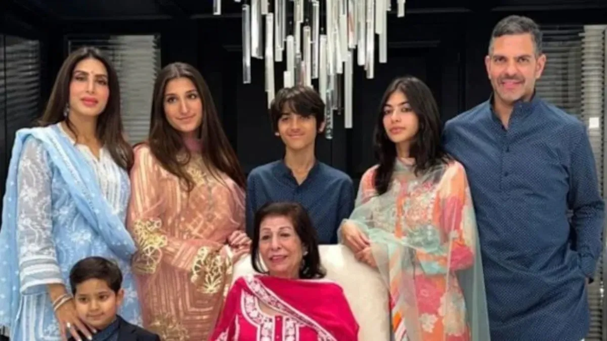  Sunjay Kapur's mother 