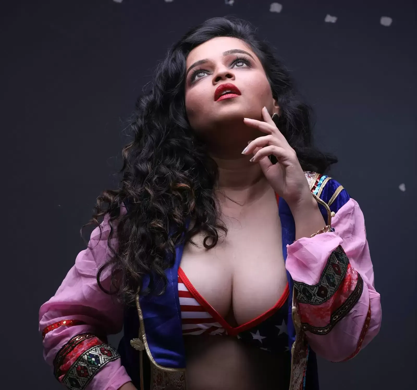 Shreya Kulkarni ने अपने नवीनतम ग्लैमरस फोटोशूट में चढ़ा दिया पारा -  Swatantra Prabhat