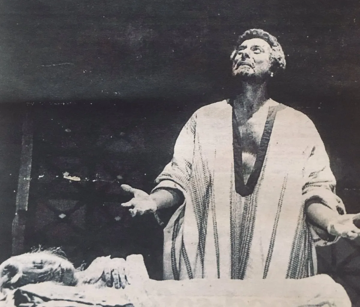 WONDER HOW MANY PEOPLE recognised me in these photographs in the  @MumbaiMirror today? 1) As Shakespeare's &ldquo;Othello&rdquo; 2) As Girish Karnad's  &ldquo;Tughlaq&rdquo; Both plays directed by the legendary Alyque Padamsee for the