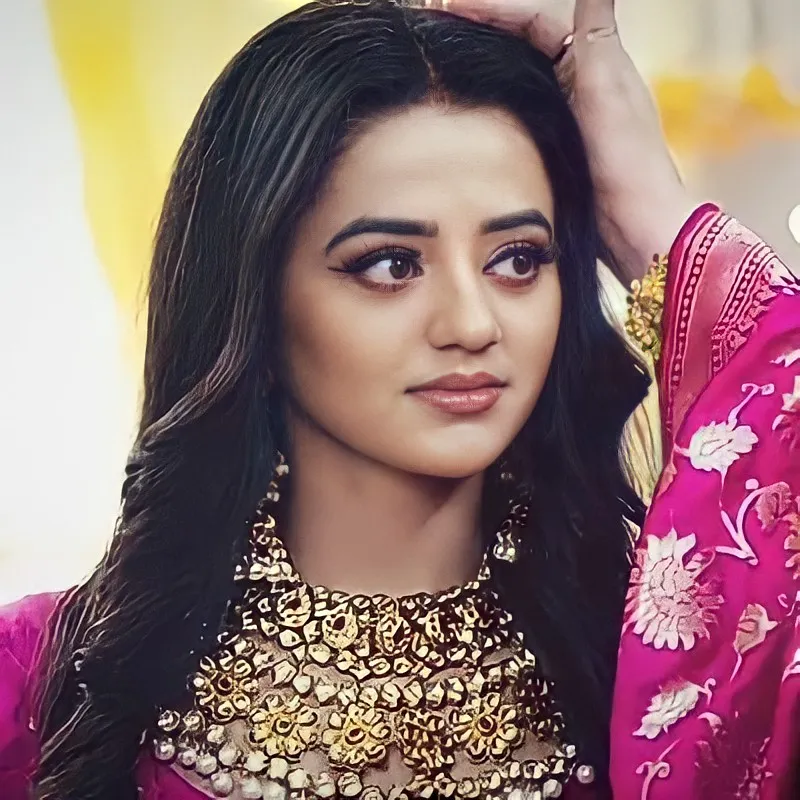 Riddhima 2.0 Is free of Heavy jwelleries...Hehe Glorious Decade Of Helly  Shah