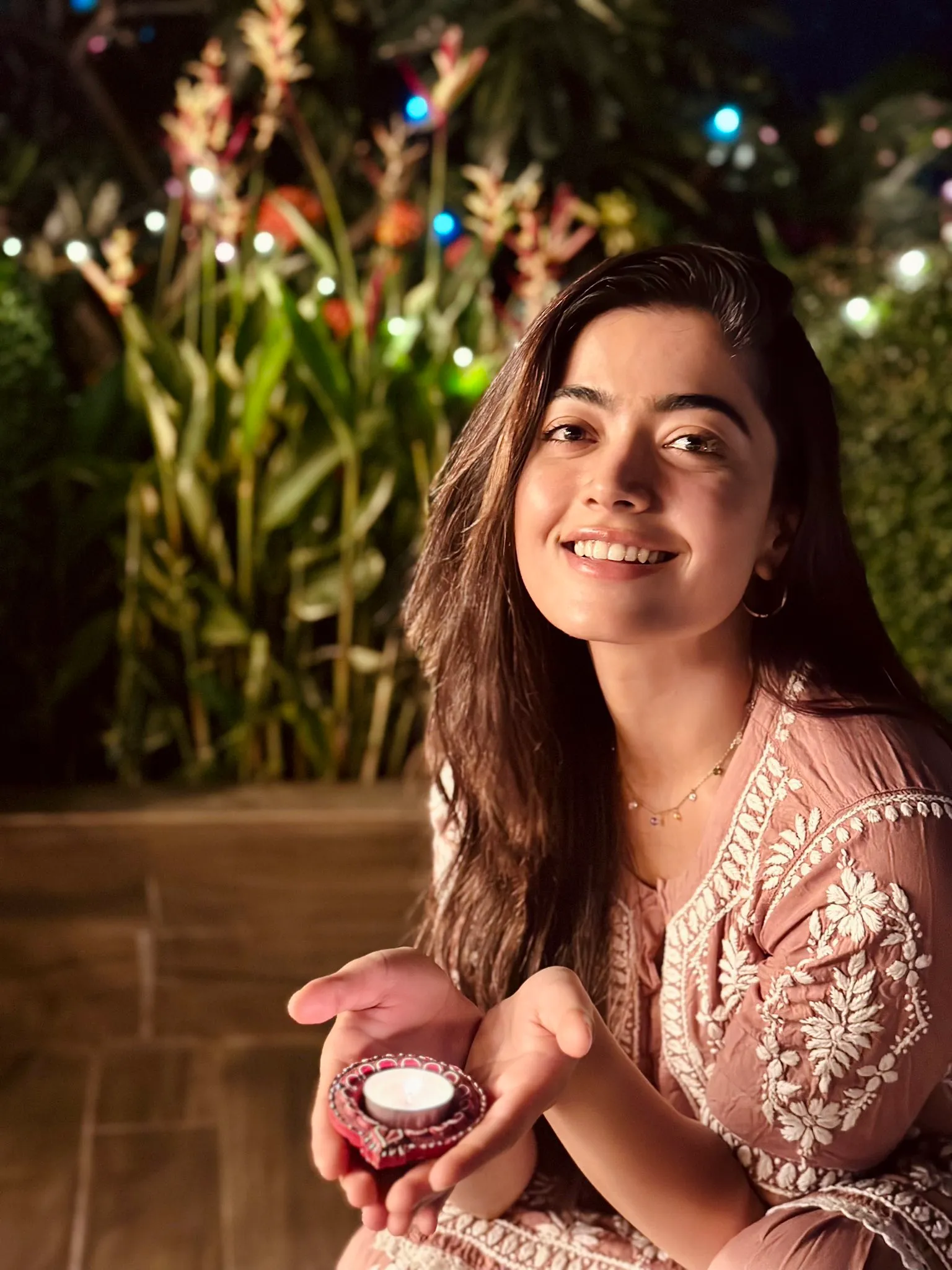 Rashmika Mandanna onBollywood stars Diwali 2025 celebrationweets,  Stay blessed, Stay safe, Only and only love to you this Diwali. ❤️😄  https://t.co/QZhWZwEtwE" / X