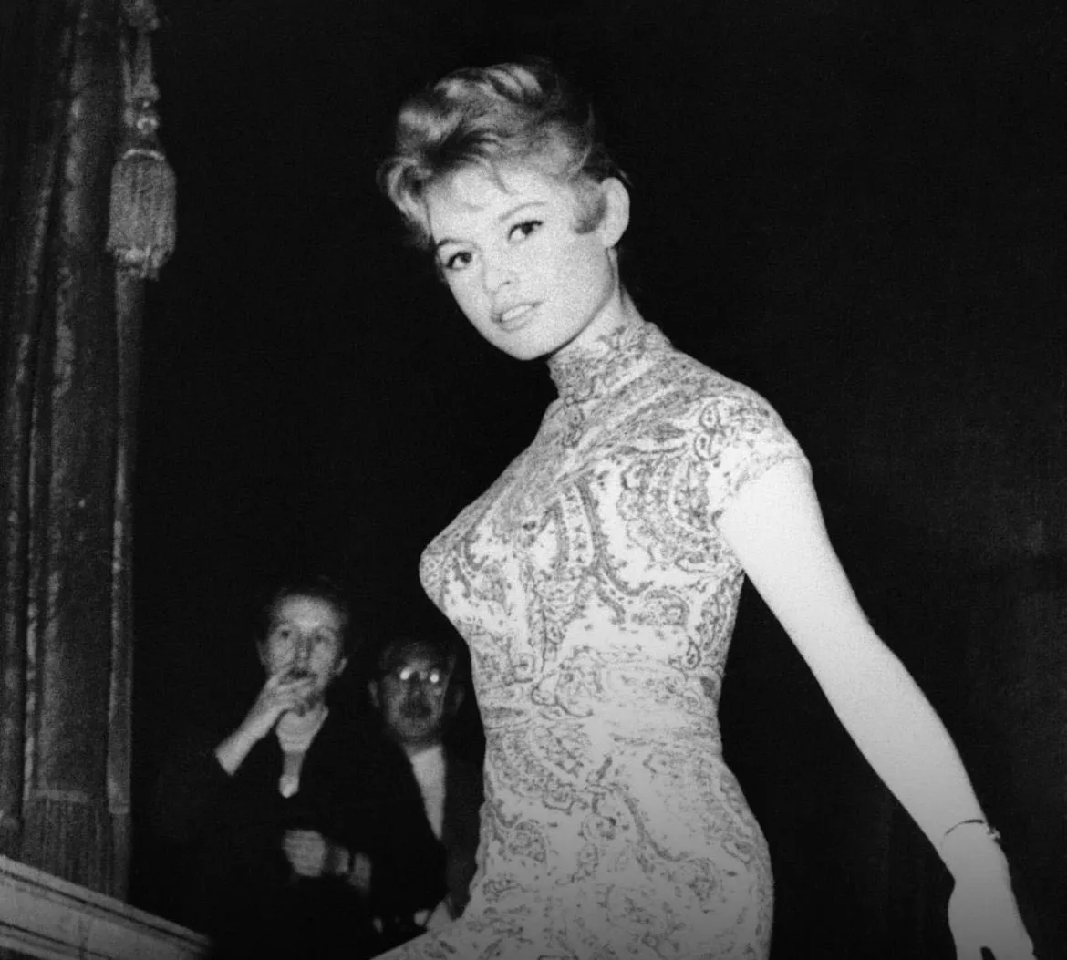 फ्रांसीसी अभिनेत्री और गायिका ब्रिजिट बार्डो का 91 वर्ष की आयु में निधन  एएफपी ने द ब्रिजिट बार्डो फाउंडेशन द्वारा जारी एक बयान का हवाला ...