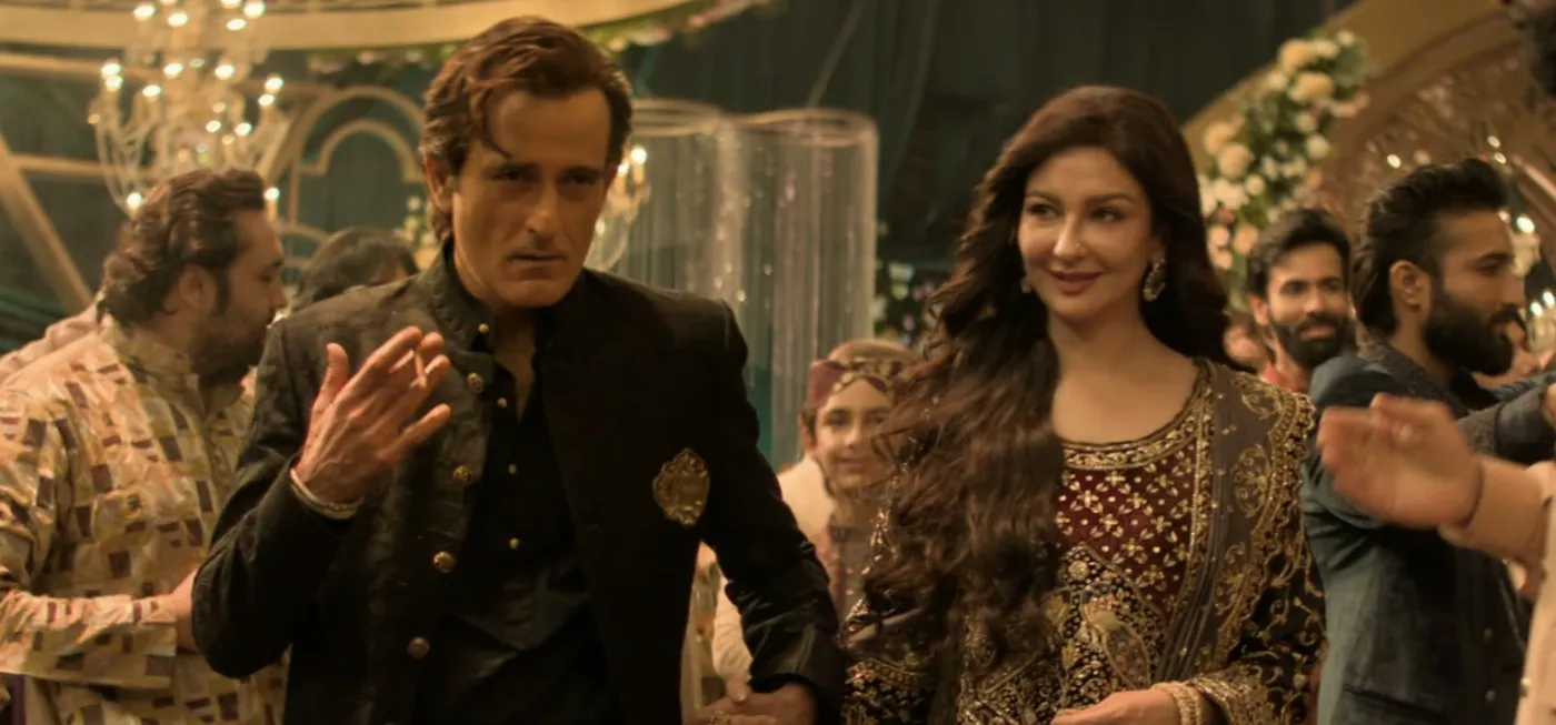 User Removes Akshaye Khanna's Hair From Dhurandhar's Scene But He Still  Farma Aura