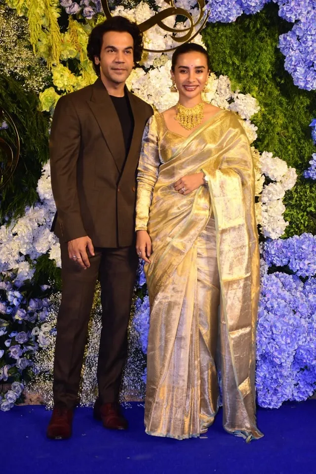 पत्नी पत्रलेखा संग ऐश्वर्या-साहिल के रिसेप्शन पार्टी में राजकुमार की  एंट्री,साड़ी में ''मिसेज राव'' का दिखा खूबसूरत अंदाज - rajkummar rao  patralekha look ...