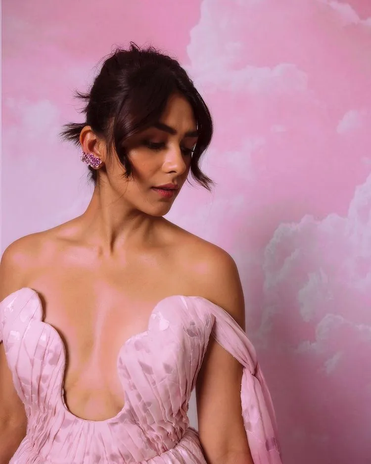 mrunal-thakur-