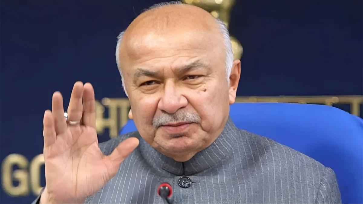 Former Home Minister Sushil Kumar Shinde statement bhagwa aatankwad bjp rss  PM modi | 'भगवा आतंकवाद' के बयान पर पूर्व गृह मंत्री सुशील कुमार शिंदे ने  मानी गलती! बोले- 'मैंने वही कहा-