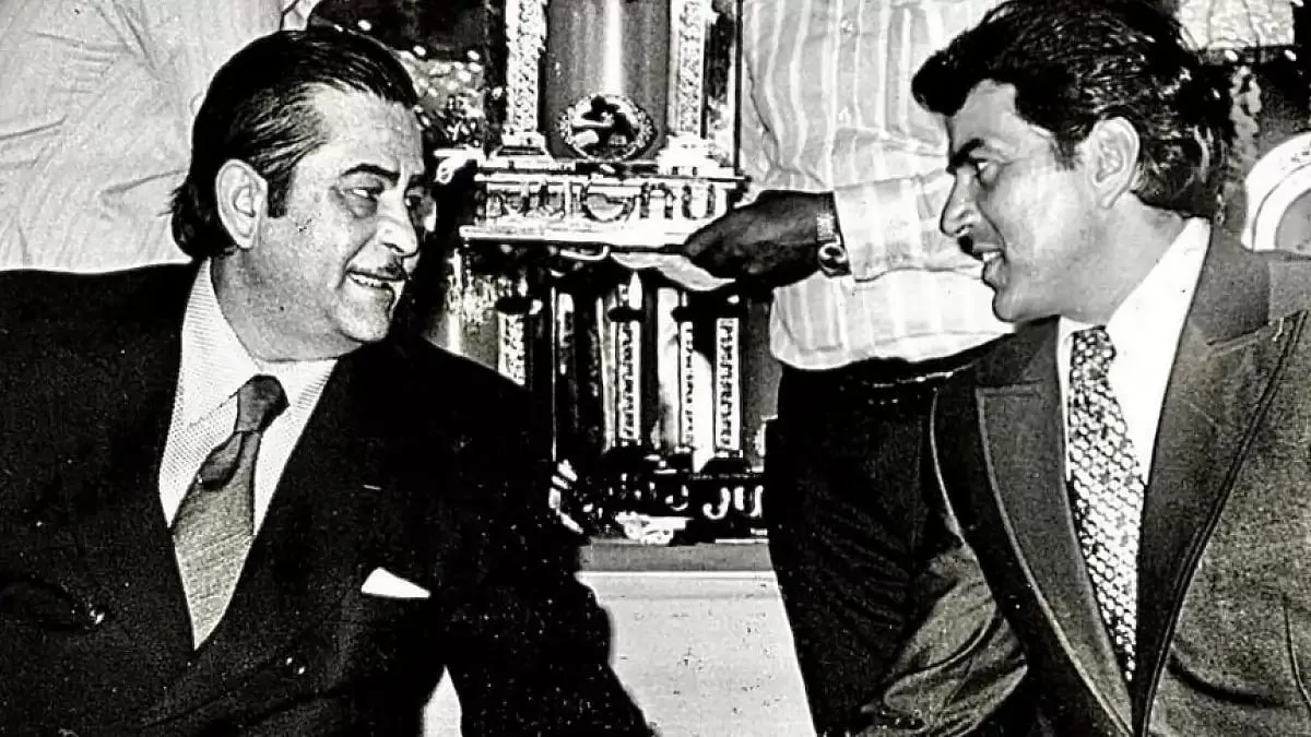 Dharmendra Pays Heartfelt Tribute To Late Raj Kapoor On 99th Birth  Anniversary, Shares A Pic From Old Days | Outlook India