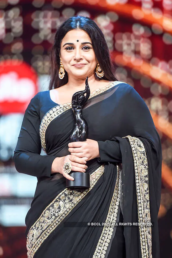 Vidya Balan wins the Best Actress award at 63rd Jio Filmfare