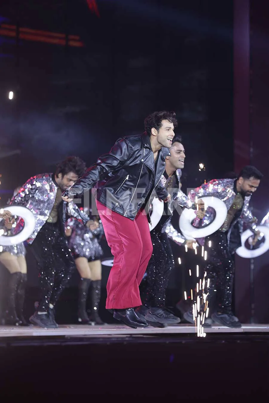 Siddhant Chaturvedi's Electrifying Tribute Lights Up The 70th Hyundai  Filmfare Awards 2025 | Filmfare.com