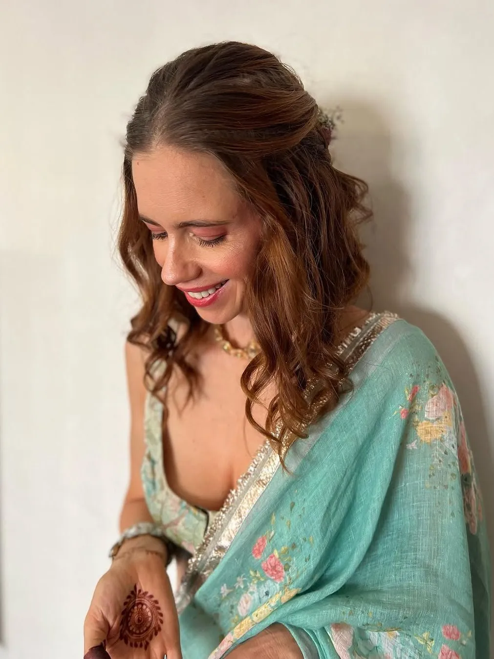 Kalki Koechlin serves up winter florals in a handwoven Anavila sari | Vogue  India