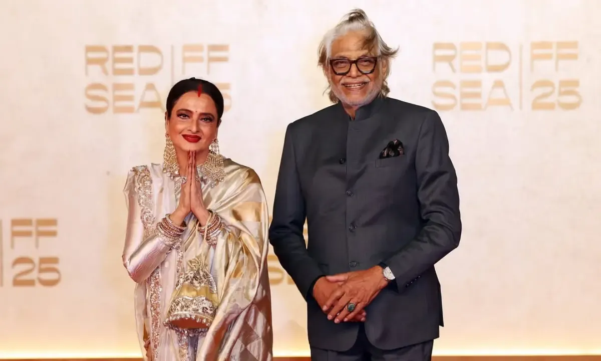 Rekha relives Umrao Jaan in living colour at Red Sea International Film  Festival in Jeddah - Culture - Images