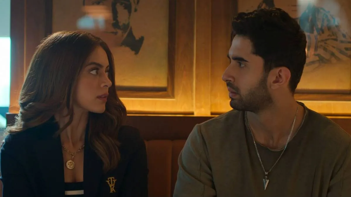 ग्लैमर में सहर बांबा से भी आगे हैं 'द बैड्स ऑफ बॉलीवुड' की सान्या, रियल  लाइफ में हैं बोल्ड बेब - India TV Hindi