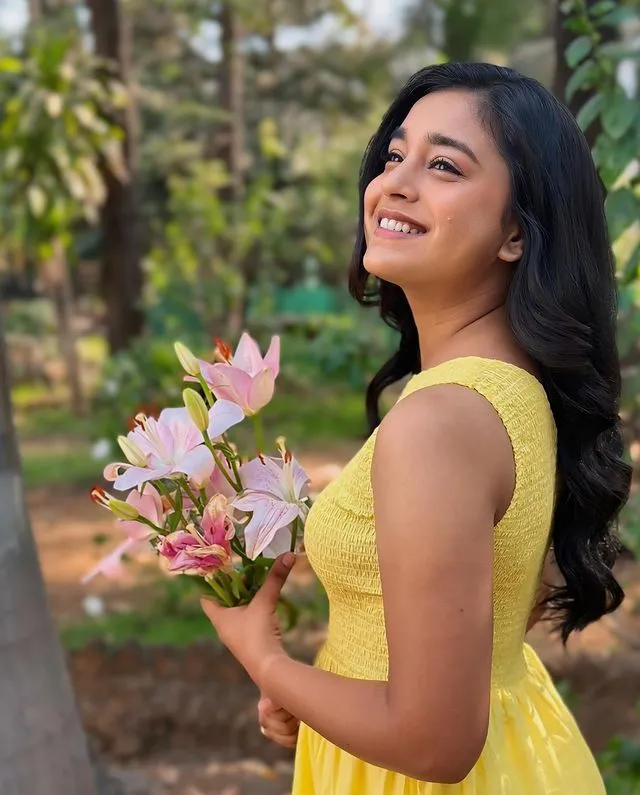 14 साल बड़े को-एक्टर के प्यार में सुम्बुल तौकीर? बोलीं- फर्क नहीं  पड़ता...हमारा रिश्ता - Kavya fame sumbul touqeer in love with 14 years  elder co actor mishkat verma reveals truth actress