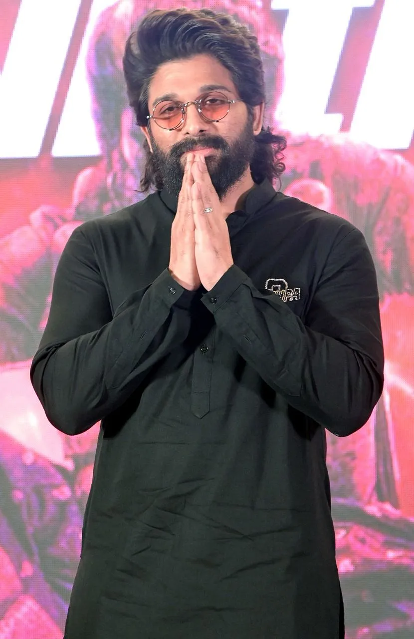 देश के करोड़ों पति अल्लू अर्जुन से नाराज, होने लगी जलन, बोले- बीवी के सामने  झुको - Pushpa 2 allu arjun advice to husbands jealous of pushparaj gesture  for srivalli bow down