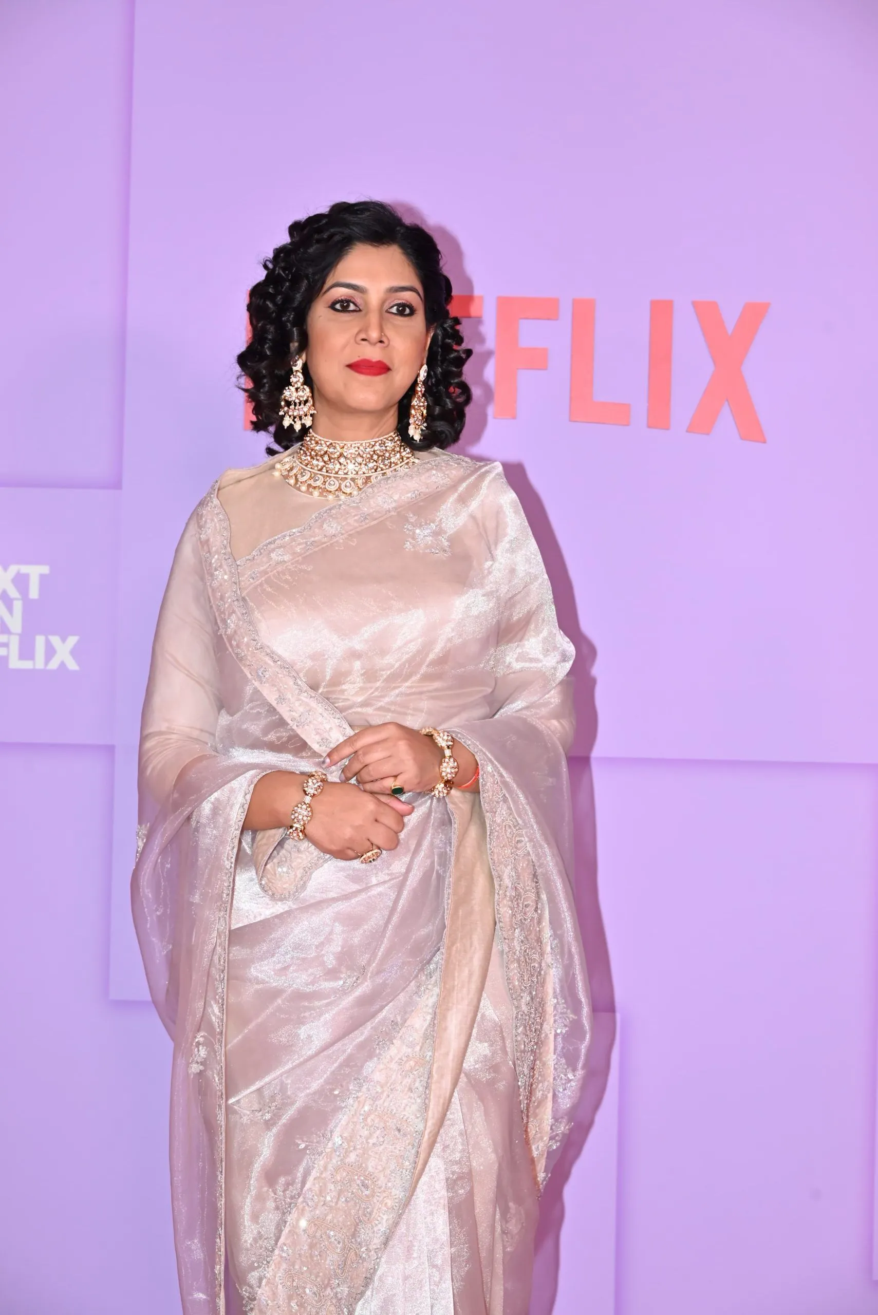 इतनी बदल गई 'टीवी की पार्वती', इवेंट में दिखा रॉयल लुक, देखकर फैंस बोले-  घायल कर दिया - Sakshi tanwar royal look from netflix event goes viral the  royals teaser zeenat aman