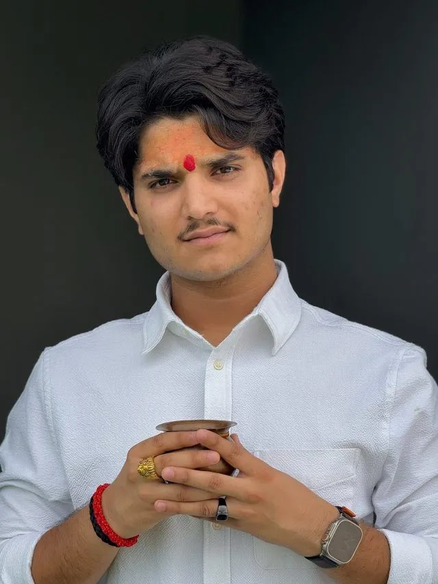 कौन है मृदुल तिवारी? 