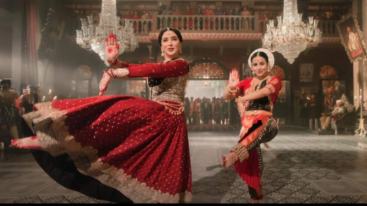 WATCH: Ami Je Tomar 3.0 from Bhool Bhulaiyaa 3 released, Vidya Balan and Madhuri  Dixit's jugalbandi grabs eyeballs