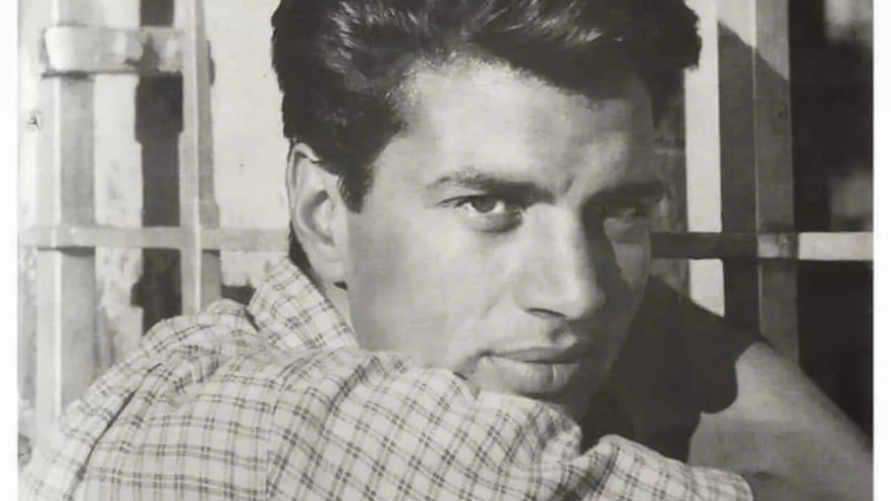 When Dharmendra revealed he would work in garage to survive in Mumbai,  "Mujhe sirff 200 Rs milte the...".