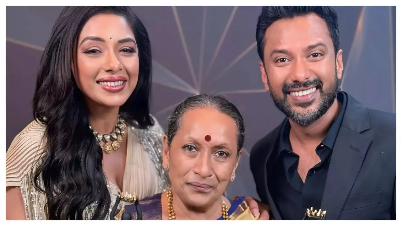 Anupamaa actress Rupali Ganguly's mother and brother rock the dance floor  on 'Kamariyaa' from Stree; win