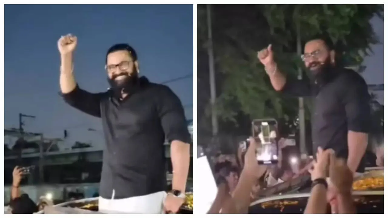 Fans welcome Kantara Chapter 1 star Rishab Shetty at Gaiety Galaxy with  flowers – WATCH | - The Times of India