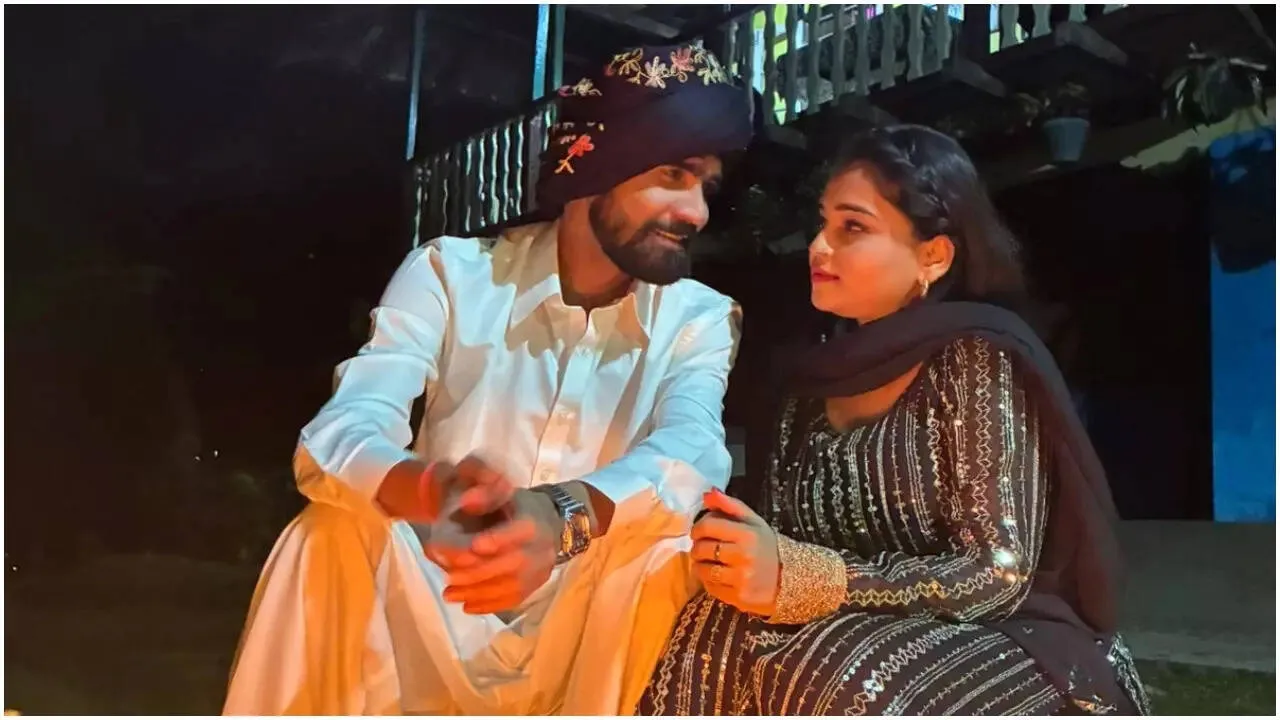 Qaseem Haider Qaseem joins Marathi actress Shreya Kulkarni for the new song  'O Mehrbaan' | Bhojpuri Movie News - The Times of India