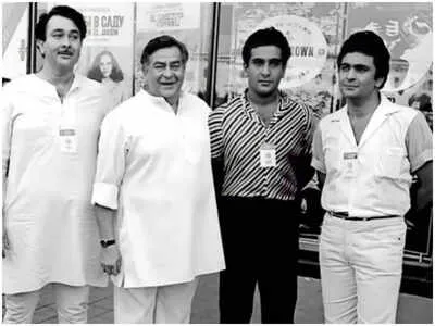 I lost both my hands': Randhir Kapoor misses brothers Rishi, Rajiv on Raj  Kapoor's memoir release | Hindi Movie News - Times of India