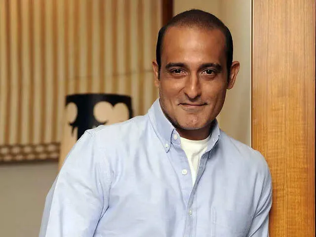 Life goes on': 3 words of inspiration from Dhurandhar's Akshaye Khanna, son  of superstar, his parents divorced when he was a kid, early hair loss and  still unmarried - The Economic Times