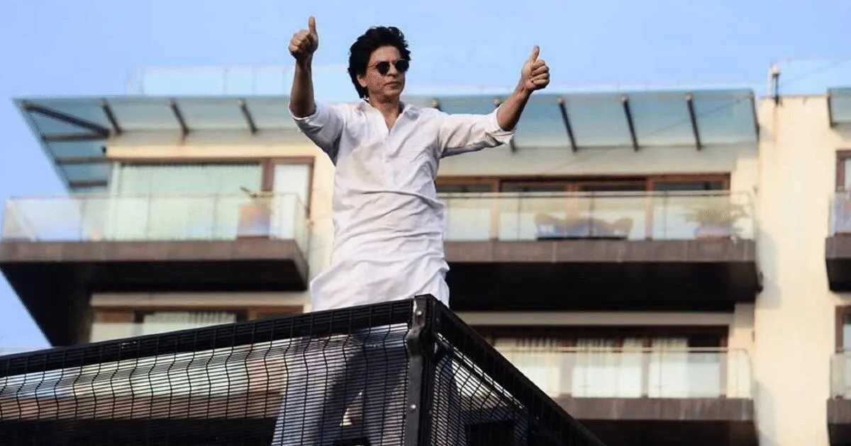 SRK's bungalow protest: Mumbai police heightens security outside Mannat,  here's what happened – Firstpost