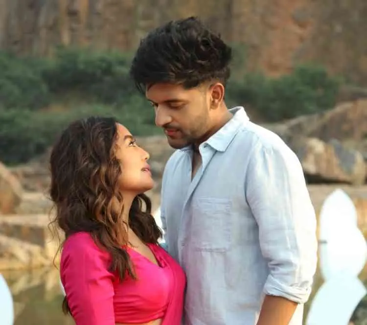  गुरु रंधावा और नेहा कक्कड़ 