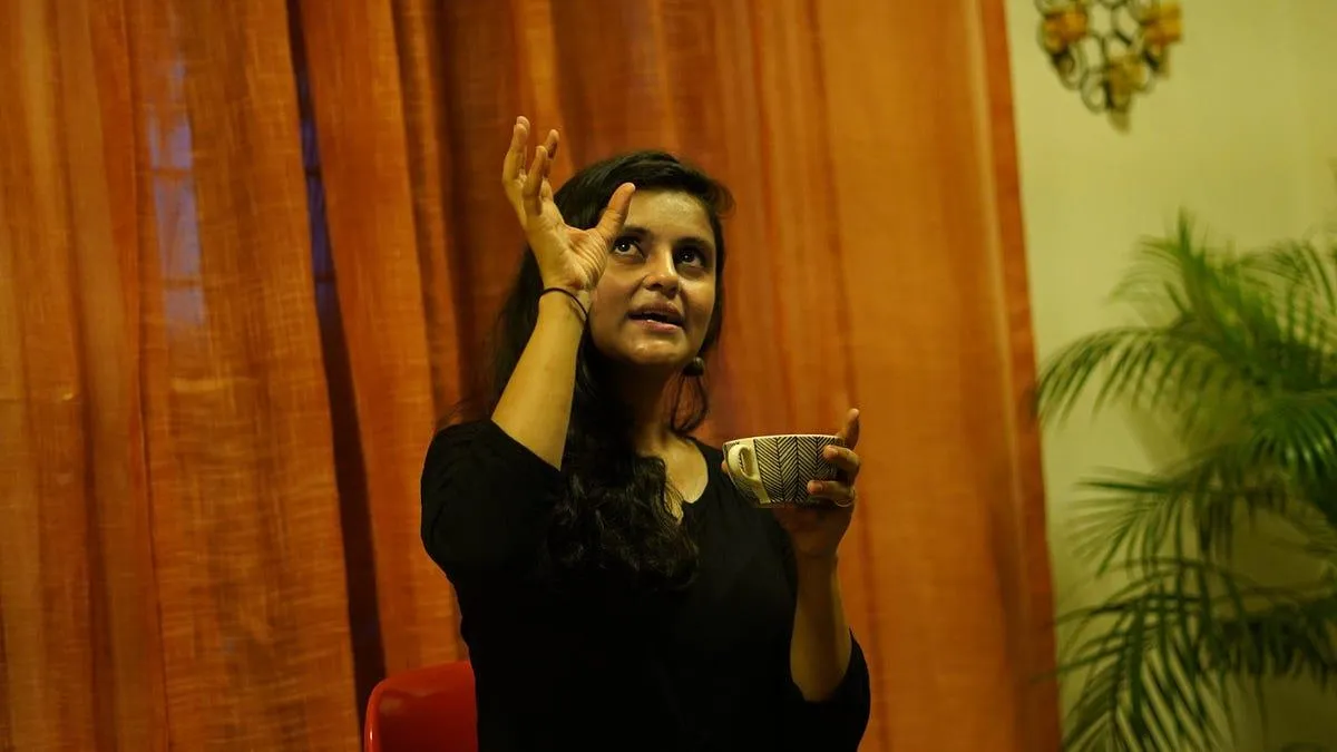 Nishu Dikshit's storytelling show Guchcha is a bunch of memories and  learnings | by TheatreRoom | Medium