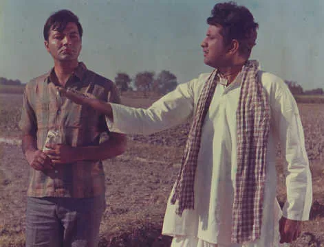Prem Chopra and Manoj Kumar in Upkar (1967) : r/ClassicDesiCelebs