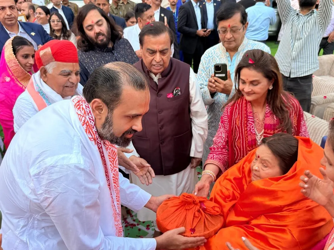 Ambani Family At Kokilabens 92nd Birthday In Nathdwara
