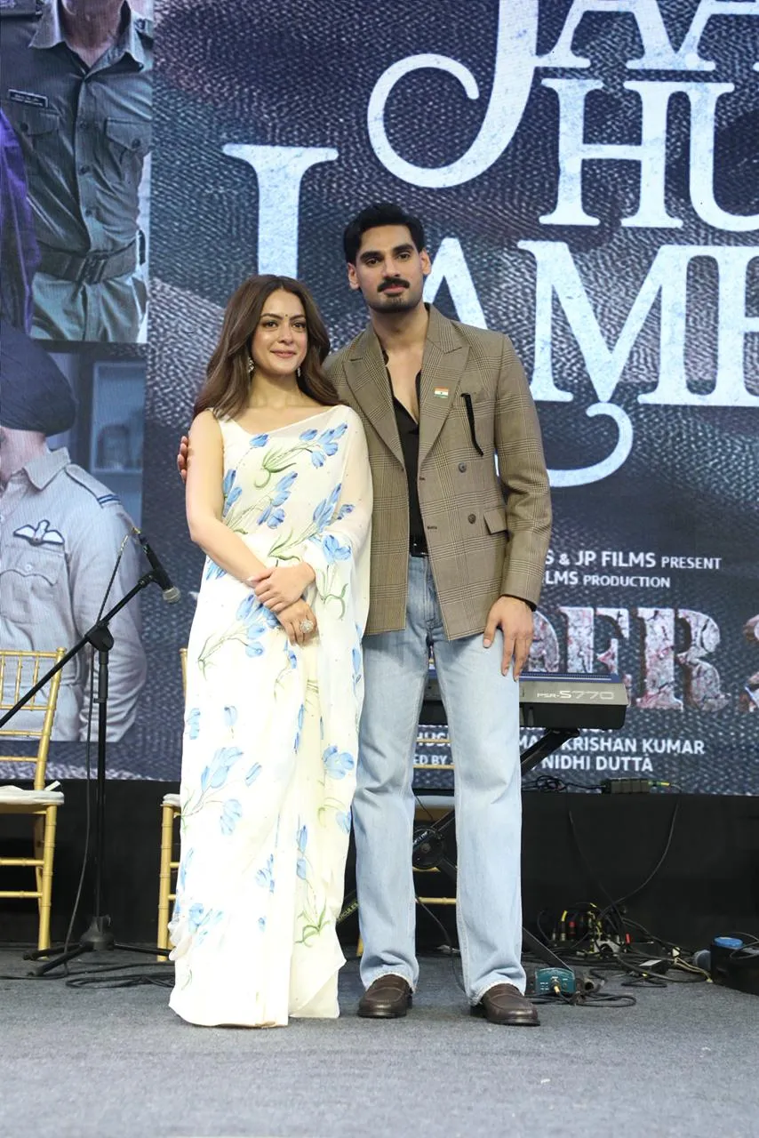 Suniel Shetty gets emotional at launch of 'Jaate Hue Lamhon' | Bhaskar  English