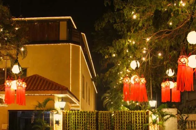 The Bachchan family home of Jalsa is decorated for the festival oBollywood stars Diwali 2025 celebration