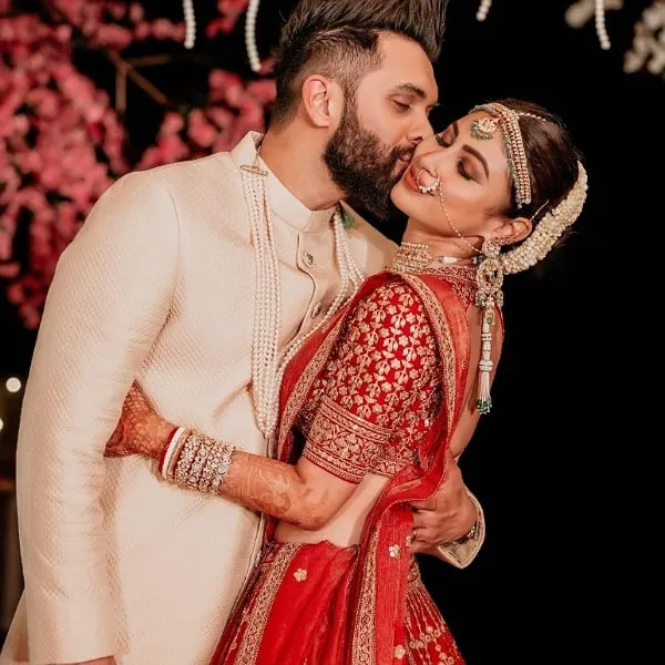 Are Mouni Roy 