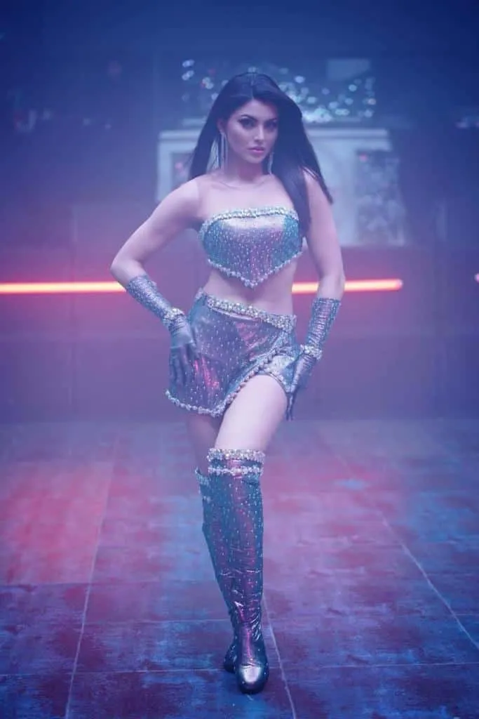 Urvashi Rautela's Expensive Outfit For Agent
