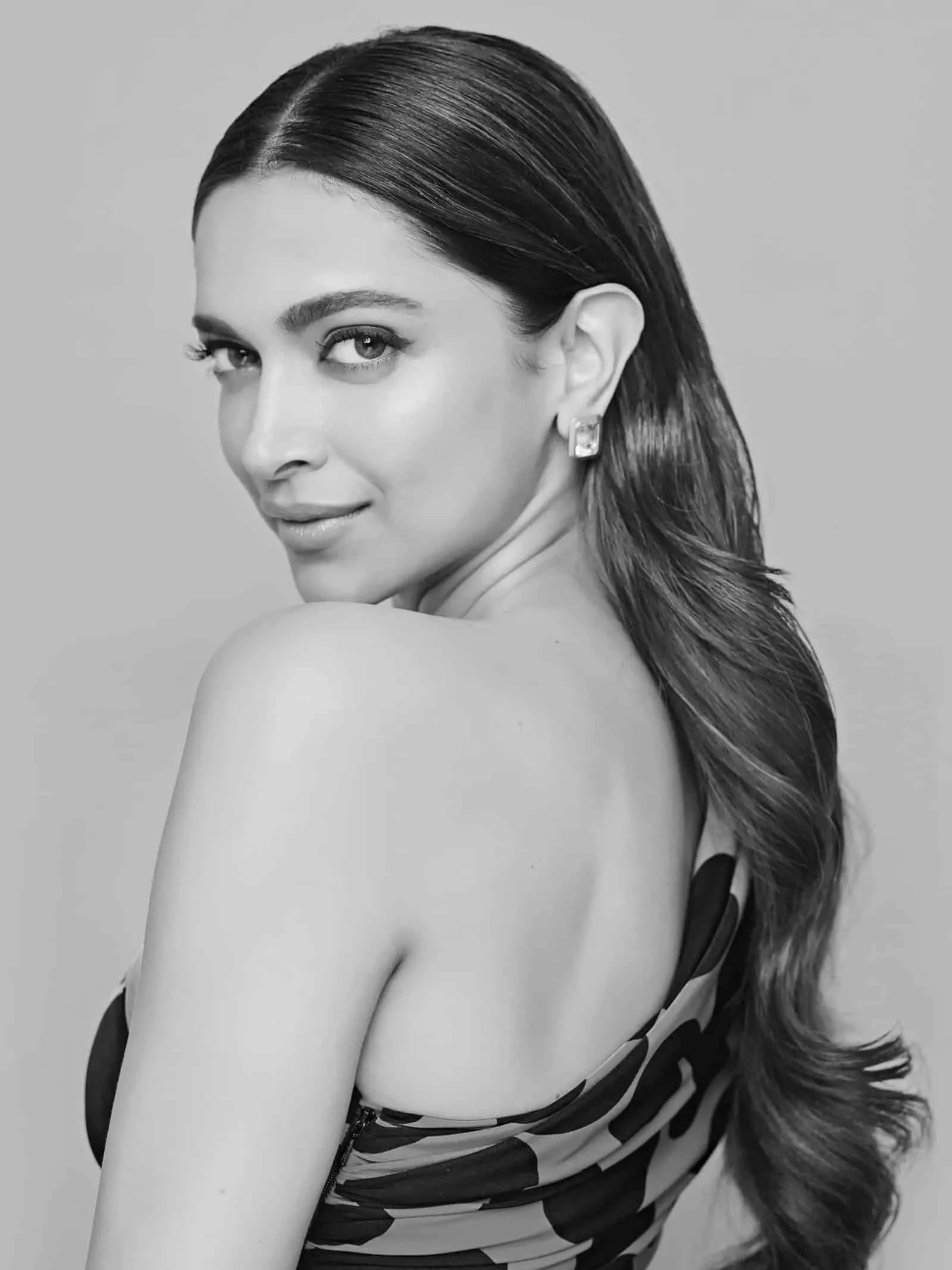 Luxus Magazine] Who is Deepika Padukone, the Bollywood superstar that  everyone is fighting for? - Luxus Plus