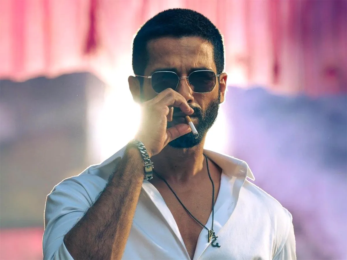 शाहिद कपूर की देवा - ज़्यादा झूठ, ज़्यादा आपदाएँ, ज़्यादा शर्मिंदगी