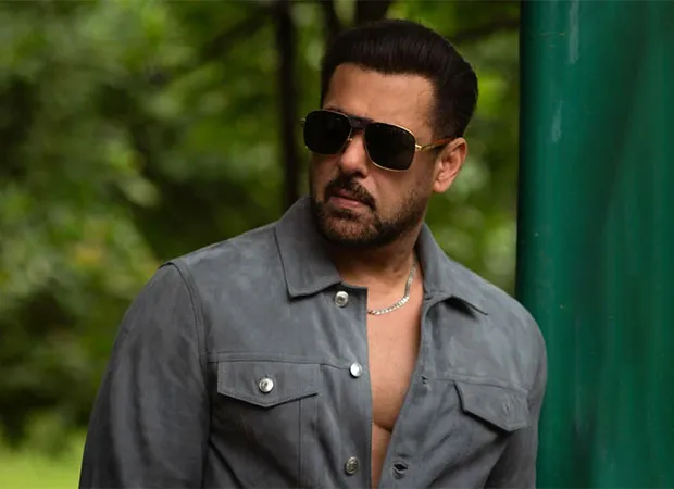 Salman Khan stuns fans with smouldering new look; netizens call him  'forever young'; watch : Bollywood News - Bollywood Hungama