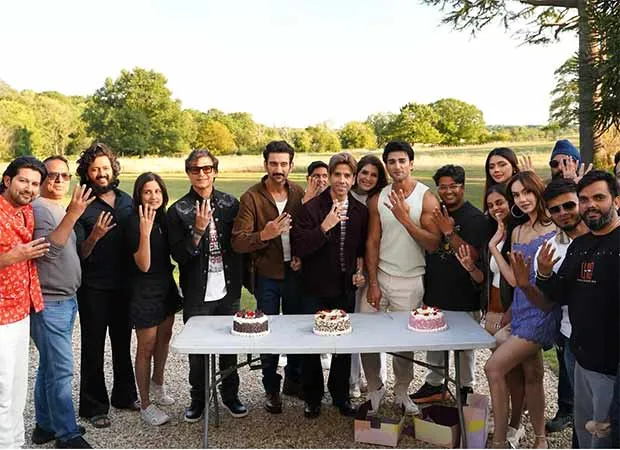 Masti 4 wraps up shoot with laughter and cake; Tusshar Kapoor joins the  cast in the celebration 4 : Bollywood News - Bollywood Hungama