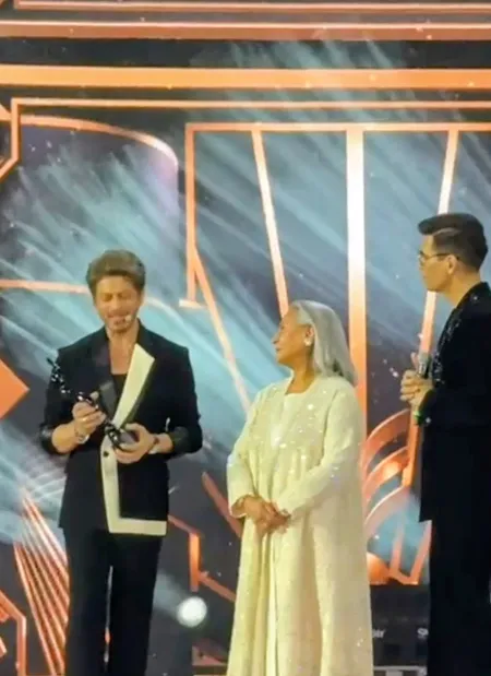 Shah Rukh Khan remembers Dilip Kumar's wish to have a son like him at Filmfare  2025 - India News Stream