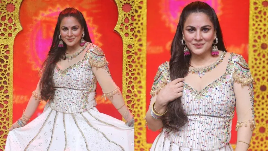 Shraddha Arya Hosts Zee Rishton Ka Mela New Year Special