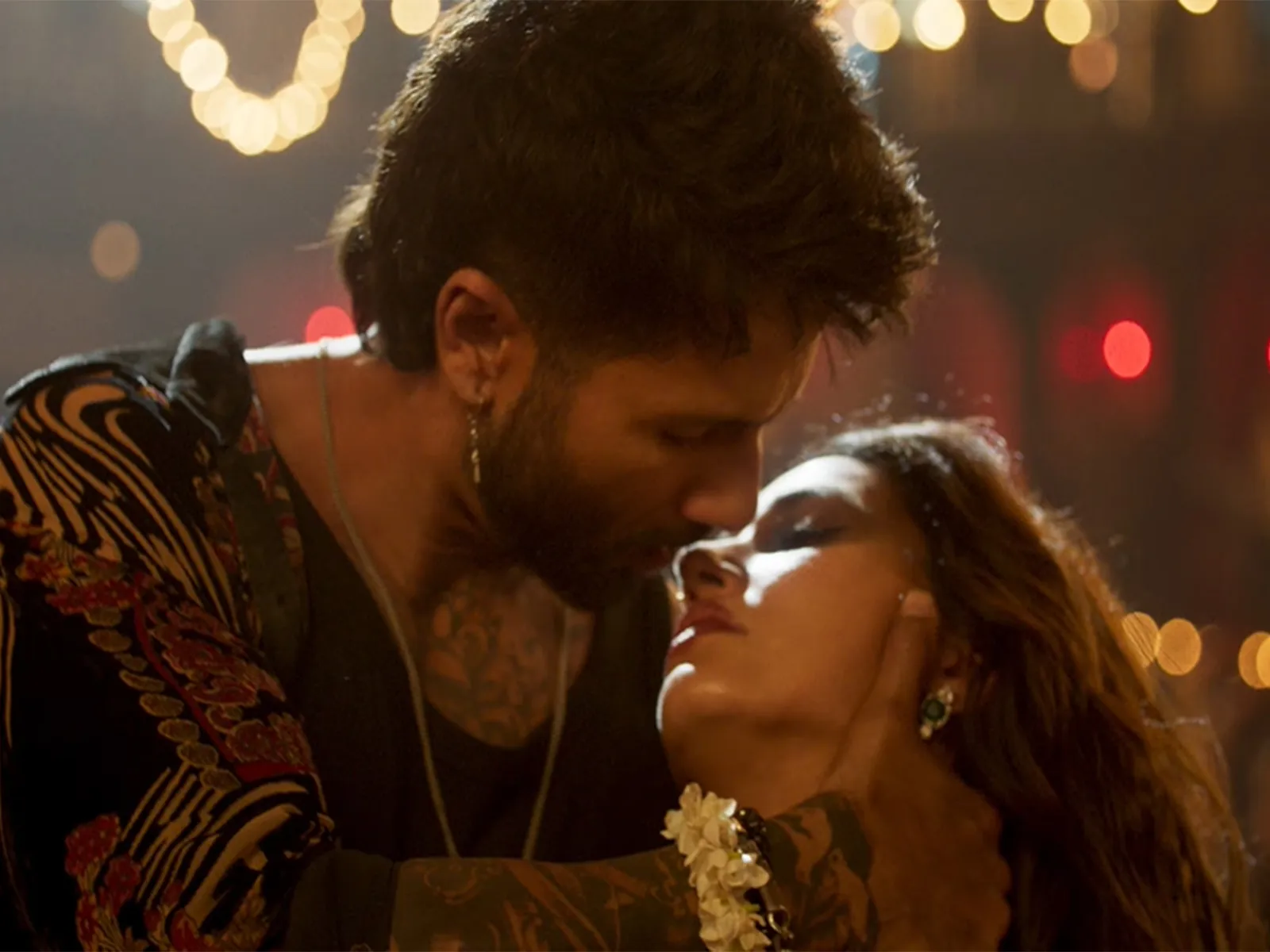 Shahid Kapoor, Disha Patani bring electrifying chemistry in 'Aashiqon Ki  Colony' song from 'O'Romeo'