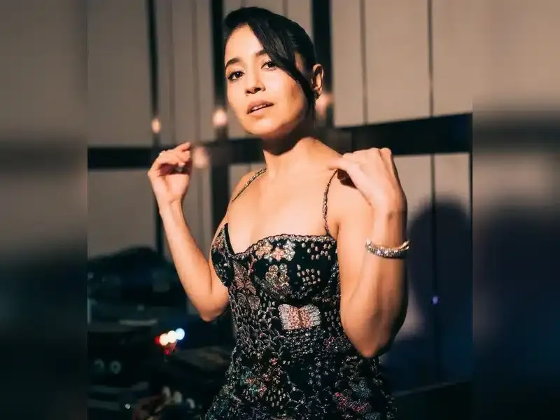 Shweta Tripathi Completes Filming for Social Drama 'Palkon Pe' in Bhopal -  Observer Voice