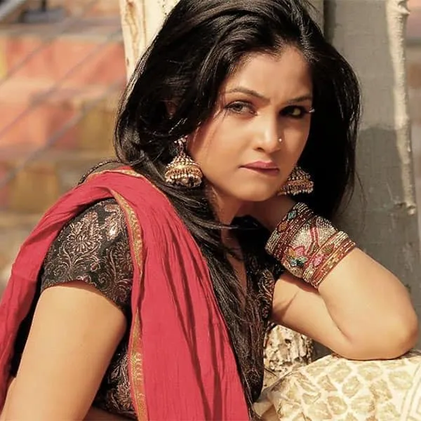 Here is all you want to know about Shubhangi Atre who is replacing Shilpa  Shinde as 'Angoori' in 'Bhabi Ji Ghar Par Hai'!!