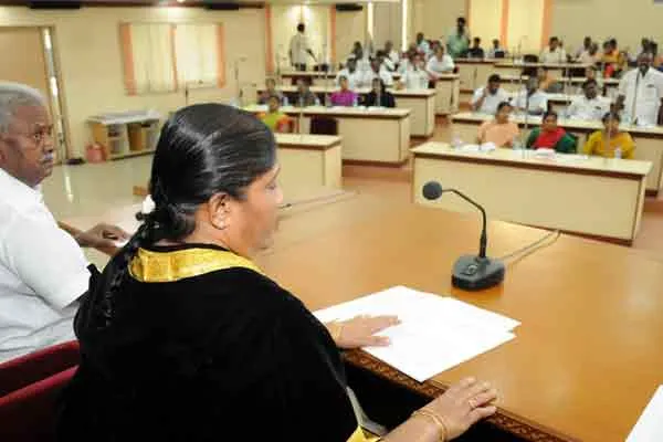 erode municipal corporation admk question raising on fund allocation
