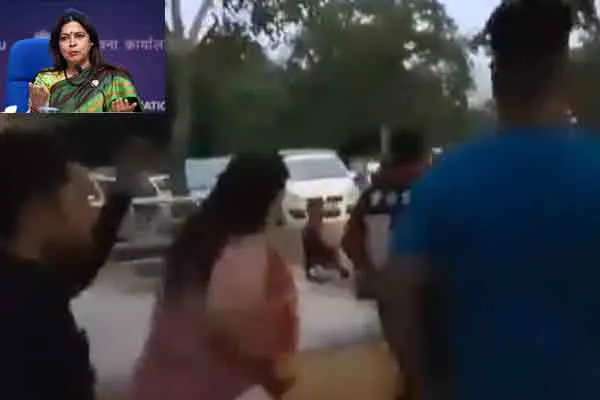 meenakshi lekhi run viral video wrestlers video congress shared twitter 