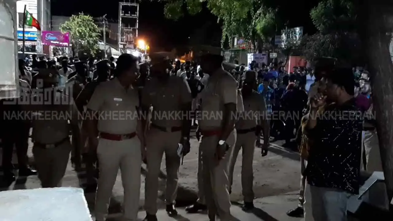  Pregnant women's died in private hospital;people protest