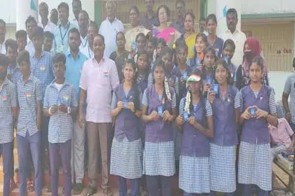 government school students get lifetime membership card in library republic day celebration 